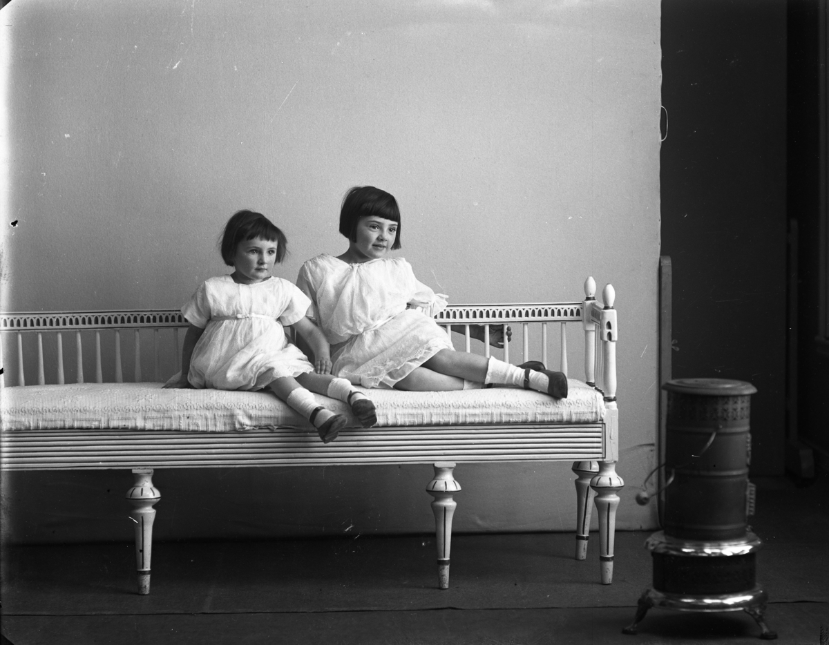 Calla Helena Sundbeck, Siblings Birgit and Margit von Otter. Daughters of Helga and Eric von Otter.