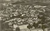 Flygfoto över Kalmar. Malmen med stadsbebyggelse, bostadshus och butiksbyggnader.
