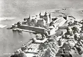 Flygfoto över Kalmar slott. Slottet och stadsparken samt Kalmarsund.