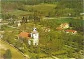 Flygfoto över Långemåla kyrka.