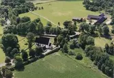 Flygfoto över Mortorps kyrka.