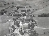 Förlösa kyrka sedd från luften.
