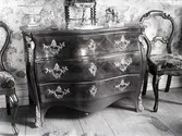 Byrå i rokokostil.