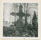 Inskription på gravvården:  