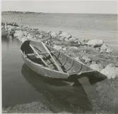 En eka på en hamn i Ragnabo.