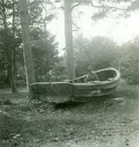 Specialbyggd båt för fiske med ålbottengarn.