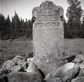 Milsten vid stora vägen, en kilometer söder om Hultsfred. Text: 1/4 mil 1737.