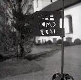 Vindflöjel med årtal 1893 vid Hallingeberg kyrka.