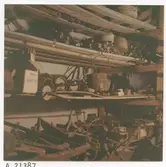 Ett magasin med jordbruksredskap.