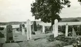 Gravvårdar från 1920-talet på kyrkogården i Järnforsen.