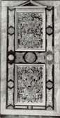 Dörrar med intarsiadekor. Troligen Augsburgerarbete cirka 1567, Escorial. Efter Möller.

Doors with intarsia decoration; Escorial c. 1567. Probably Augsburg work.
På vissa plåtar har Martin Olsson klistrat eltejp för att markera hur bilden skulle beskäras i boken.