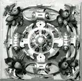 Kalmar slott. Detalj av Kungsmakets kassettak.
På vissa plåtar har Martin Olsson klistrat eltejp för att markera hur bilden skulle beskäras i boken.