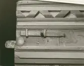 Detalj av kungsstolens dörr i Slottskyrkan.