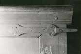 Detalj av bänkdörren till klockarestolen i Slottskyrkan.