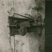 Björkmossa nr 3. Fällbomslås, sannolikt från 1600-talets förra hälft.jämför med tillhörande beslag.