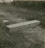 Ljuslåda från Korparyd. Mått: 135 x 26 x 14 cm.