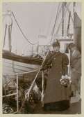 Elvira Bergman och ångfartyget Thjelvar vid Circus Bergmans avresa från Kalmar 1895.