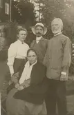Ideströms i Neglinge.
Tyra, Axel, Gustaf Leonard.
Sittande: Anna Ideström.