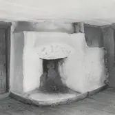 Maria Magnusson. Torp under Granhult. Före detta kronoboställe.  Spis i stugan. En plåt insatt framtill i spisen från kåpan vettande snett nedåt mot baksidan för att det inte skall ryka fram.