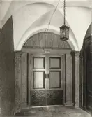 Sahlsteenska huset, undervåningens korridor med 1751 insatt mellandörr.