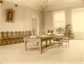 Interiör från sessionssalen i länsresidenset..