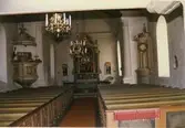 Interiör mot altaret i Mortorps kyrka.