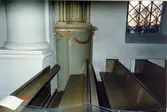 Kyrkbänkar i Mortorps kyrka.