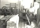 Arbete i maskinavdelningen på AB Standardsnickerier.