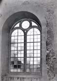 Kyrkfönster vid restaureringen 1948.