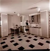 I samband med att byggandet av hyreslägenheter tog fart under 1950-talet började byggmästare Ivar Tegnander tillverka egna köksutrustningar. Verksamheten expanderade och under 1960-talet bildades AB Standardsnickerier, senare Kalmarkök, som tillverkade köksinredningar för såväl flerbostadshus som villor. Verksamheten bedrevs i kvarteret Giraffen. När den upphört övertogs lokalerna av Kooperativa Förbundet som öppnade Obs! stormarknad.