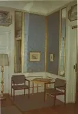 Veranda i bottenvåningen

Svensknabben bebyggdes under 1880-talet av Leonard Jeansson och ärvdes sedan av konsul John Jeansson som 1901-1902 lät uppföra den stora putsade byggnad som ännu står.
Svensknabben bebyggdes under 1880-talet av Leonard Jeansson och ärvdes sedan av konsul John Jeansson som 1901-1902 lät uppföra den stora putsade byggnad som ännu står.
Fastigheten såldes 1962 till Kalmar kommun som använde huvudbyggnaden till privata fester.
1984 såldes fastigheten till Capitex som kontoriserade husen. Idag inrymmer de ett flertal tjänsteföretag.
