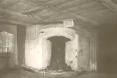 Öppen spis i en gammal stuga byggd omkring 1700, riiven 1925.
