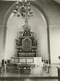 Altare med altaruppsats i Virserums kyrka.