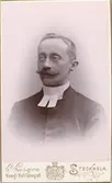 Kyrkoherde Ernst Klefbeck, Stockholm.

Kongl. Hof-Fotograf L Larsson Humlegårdsgatan 21 Stockholm