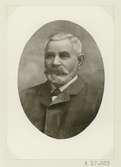 Levin Josef Simon född14-03-1836 död 07-11-1922. Startade firma i Kalmar år 1863 som den 15-10-1904 överläts till sonen Sig . Levin.