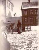 Fru Hagman på Stortorget mars 1896.