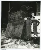 Olycka i Tullhamnen.
Lastbil åker av någon anledning av postångaren Öland, slutet av 1940-talet.
