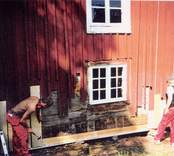 Återuppbyggnad av sågen i Liskatorp sommaren 2003.