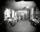 Interiör från verkstaden i Hentzells guldsmedsaffär.