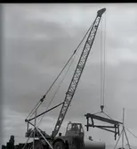 Vy från byggandet av Ölandsbron. En färja skymtar i fjärran.