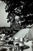 Hästpremiering med arbetsprov och fölbedömning. Troligen 1930-talet. Landshövding Falk talar.