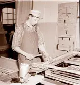 I samband med att byggandet av hyreslägenheter tog fart under 1950-talet började byggmästare Ivar Tegnander tillverka egna köksutrustningar. Verksamheten expanderade och under 1960-talet bildades AB Standardsnickerier, senare Kalmarkök, som tillverkade köksinredningar för såväl flerbostadshus som villor. Verksamheten bedrevs i kvarteret Giraffen. När den upphört övertogs lokalerna av Kooperativa Förbundet som öppnade Obs! stormarknad.