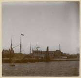 Det första embyot till kvarnkompexet. Huset t v med tornet står ännu.