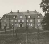 Tingshuset i Högsby. Byggnaden, som uppfördes 1917, är numera kommunalhus för Högsby kommun.