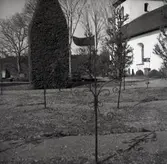 Vindflöjar på kyrkogården till Hallingeberg kyrka.