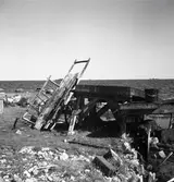 Tjärloge. Tjärbark och kärra.