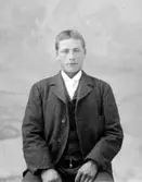 Ateljé.
Herre.
Fotograf: Ellen Kock? Axel Lundbäck m.fl.
Gullspångssamlingen.
Bilder från Gullspång med omnejd.