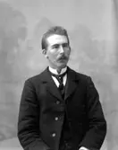 Ateljé. Herre. Fotograf: Ellen Kock? Axel Lundbäck m.fl.Gullspångssamlingen.Bilder från Gullspång med omnejd.