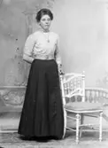 Ateljé. Dam. Fotograf: Ellen Kock? Axel Lundbäck m.fl.Gullspångssamlingen.Bilder från Gullspång med omnejd.