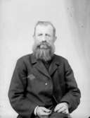 Ateljé.Herre med helskägg. Fotografens anteckning: Nr 227. Fotograf: Ellen Kock? Axel Lundbäck m.fl. Gullspångssamlingen.Bilder från Gullspång med omnejd.